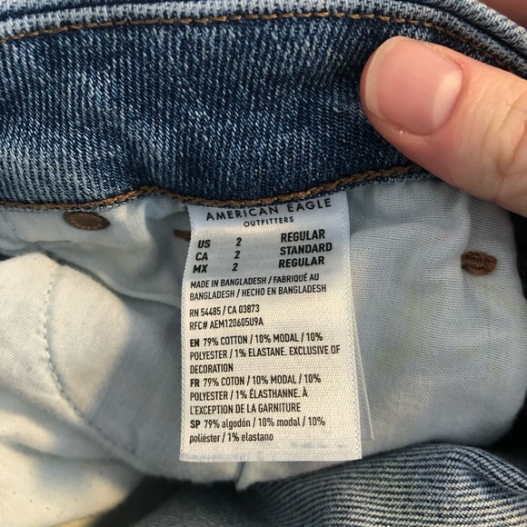 American Eagle Stretch Curvy Mom Jeans - Picture 3 of 3
